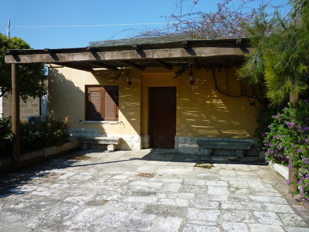 Villa Carcano Trani Cameră foto